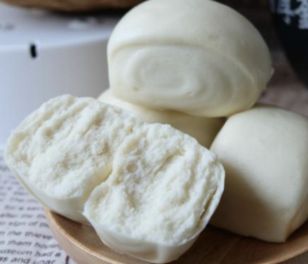 Steamed plain buns (4 pieces) with condensed milk