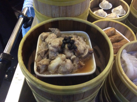 Steamed pork ribs with black beans